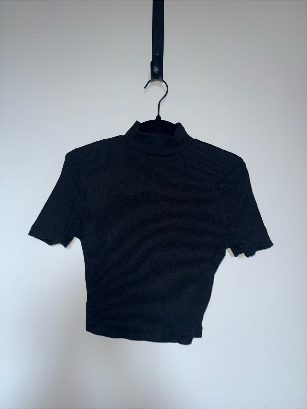 PrettyLittleThing Black Ribbed Mock Neck Crop Top